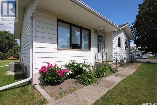 701 4th Avenue, House detached with 2 bedrooms, 2 bathrooms and null parking in Raymore SK | Image 27