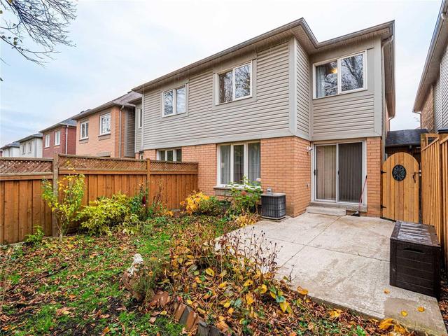 65 Kimberley Cres, Townhouse with 4 bedrooms, 3 bathrooms and 1 parking in Brampton ON | Image 9