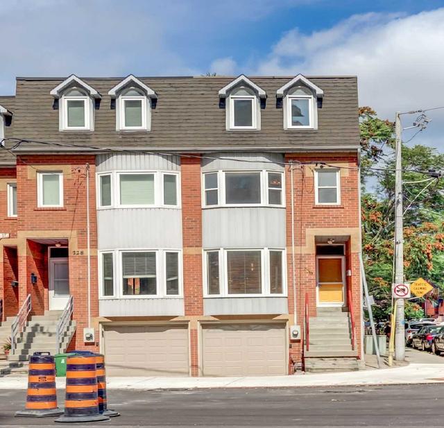 230 Shuter St, House attached with 3 bedrooms, 2 bathrooms and 2 parking in Toronto ON | Image 1