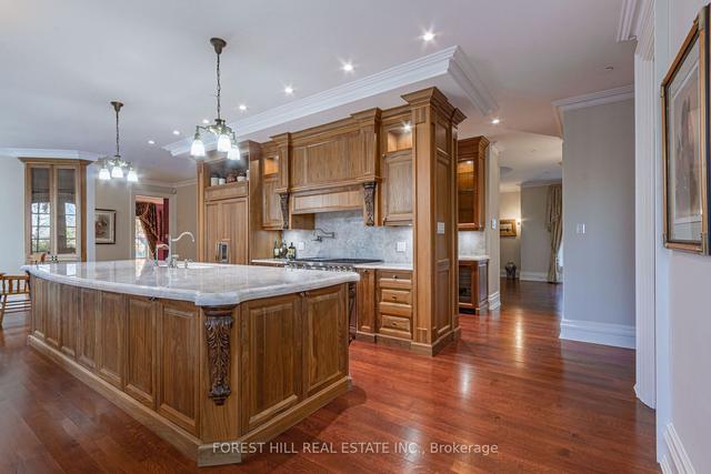 2438 Doulton Dr, House detached with 6 bedrooms, 8 bathrooms and 24 parking in Mississauga ON | Image 3