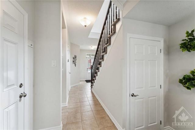 106 Umbra Place, Townhouse with 3 bedrooms, 3 bathrooms and 3 parking in Ottawa ON | Image 5