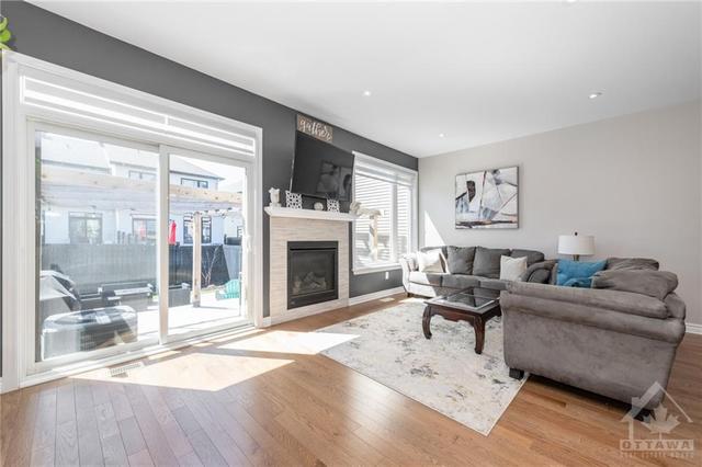 754 Putney Crescent, Townhouse with 4 bedrooms, 4 bathrooms and 2 parking in Ottawa ON | Image 14