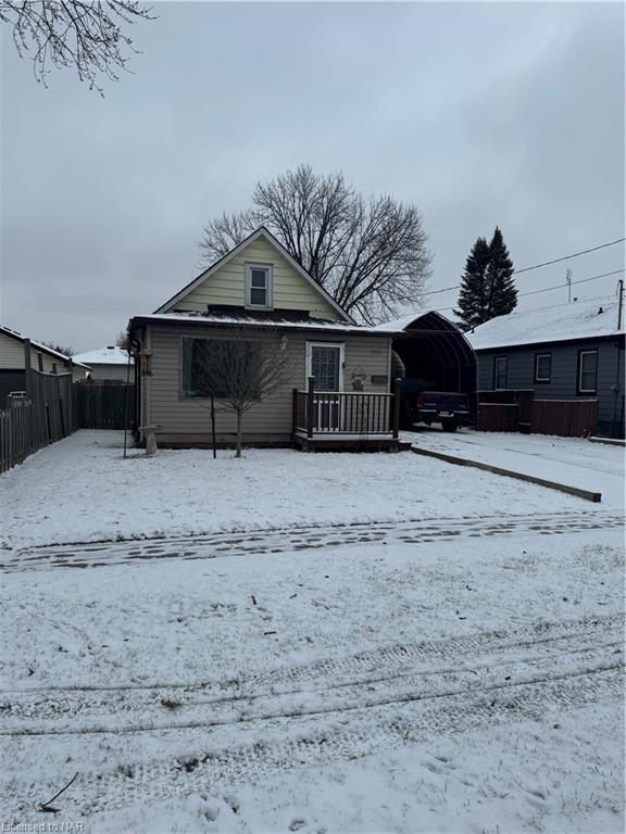 6481 Bellevue Street, House detached with 2 bedrooms, 1 bathrooms and 6 parking in Niagara Falls ON | Image 1
