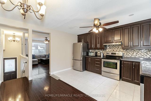 23 Hoskins Sq, House attached with 3 bedrooms, 2 bathrooms and 3 parking in Brampton ON | Image 28