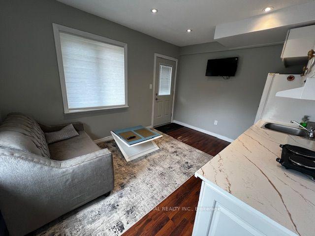 apt - 472 Main St, House detached with 1 bedrooms, 1 bathrooms and 1 parking in King ON | Image 8