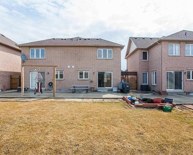 7590 Black Walnut Tr, House semidetached with 3 bedrooms, 2 bathrooms and 3 parking in Mississauga ON | Image 16