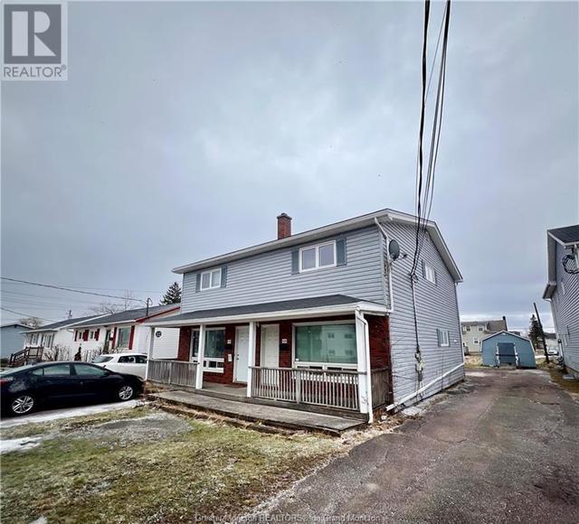 118 - 120 Vail St, House other with 6 bedrooms, 4 bathrooms and null parking in Moncton NB | Image 1