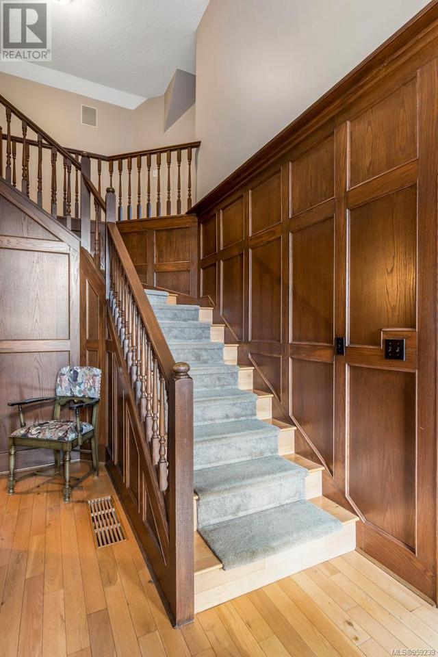 Entrance stairway | Image 8