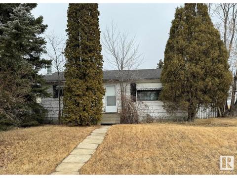 5804 140 Av Nw, House detached with 3 bedrooms, 1 bathrooms and null parking in Edmonton AB | Card Image