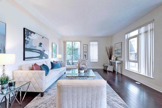301 South Park Rd, Townhouse with 3 bedrooms, 3 bathrooms and 2 parking in Markham ON | Image 2