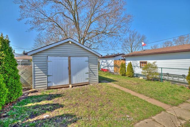 44 Churchill St, House detached with 3 bedrooms, 1 bathrooms and 4 parking in St. Catharines ON | Image 11