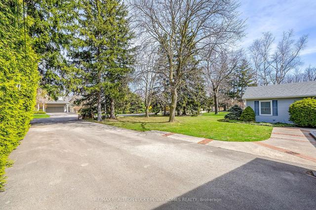 15 Balcarra Ave, House detached with 3 bedrooms, 2 bathrooms and 10 parking in Toronto ON | Image 23