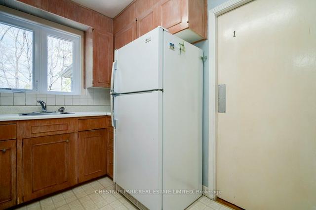 218 Lawrence Ave E, House detached with 3 bedrooms, 2 bathrooms and 3 parking in Toronto ON | Image 10
