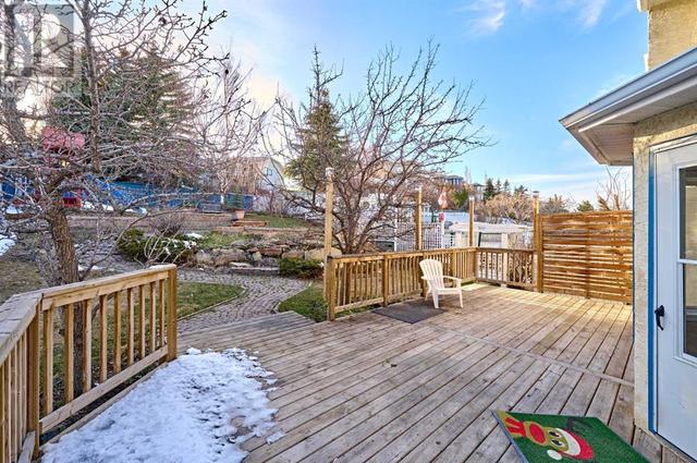 2811 Signal Hill Drive Sw, House detached with 4 bedrooms, 3 bathrooms and 4 parking in Calgary AB | Image 7
