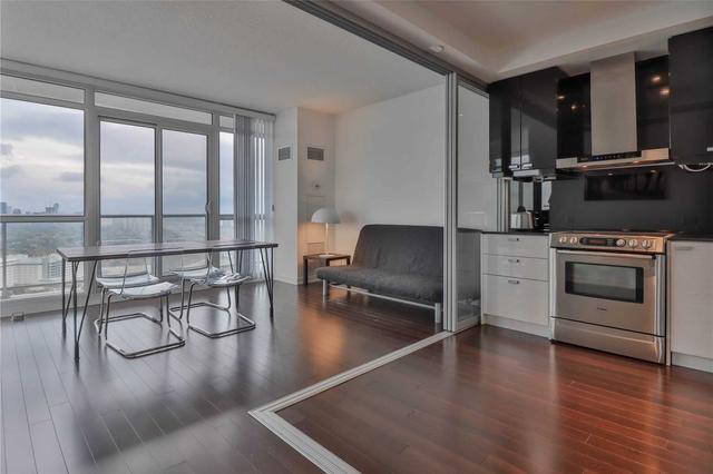 3201 - 121 Mcmahon Dr, Condo with 1 bedrooms, 1 bathrooms and 1 parking in Toronto ON | Image 1
