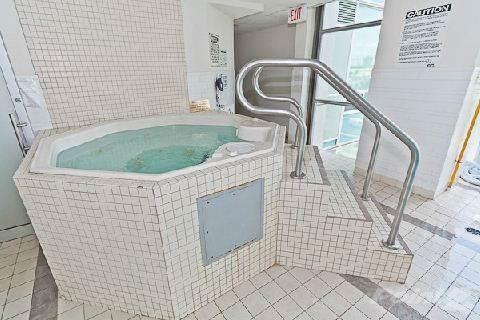 2608 - 3939 Duke Of York Blvd, Condo with 1 bedrooms, 2 bathrooms and 1 parking in Mississauga ON | Image 5