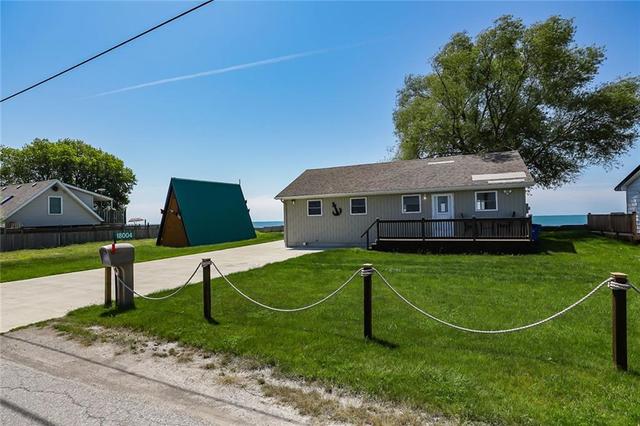 18004 Erie Shore Drive, House detached with 2 bedrooms, 1 bathrooms and 4 parking in Chatham Kent ON | Image 4