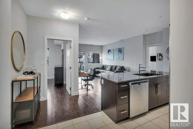 209 - 11203 103a Av Nw, Condo with 2 bedrooms, 2 bathrooms and 2 parking in Edmonton AB | Image 5