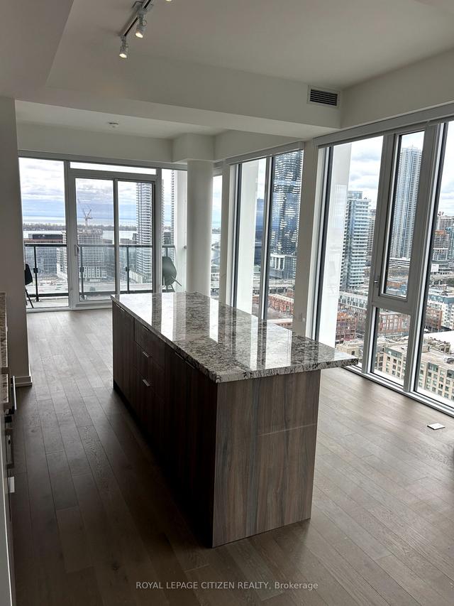 2501 - 158 Front St E St E, Condo with 3 bedrooms, 2 bathrooms and 2 parking in Toronto ON | Image 4