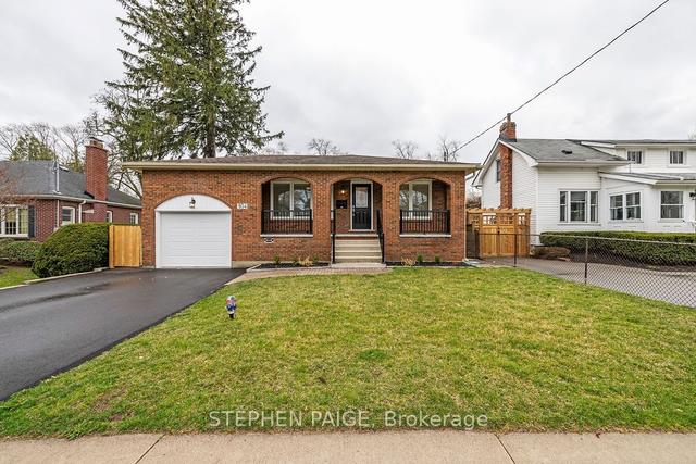 934 Lasalle Park Rd, House detached with 3 bedrooms, 2 bathrooms and 3 parking in Burlington ON | Image 1