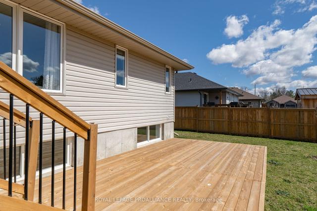 147 Rollins Dr, House detached with 2 bedrooms, 2 bathrooms and 4 parking in Belleville ON | Image 28