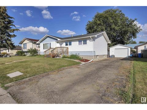 109 Maple Cr, House detached with 5 bedrooms, 1 bathrooms and null parking in Wetaskiwin AB | Card Image