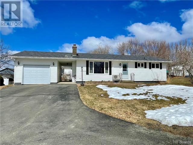 106 Scott Street, House detached with 3 bedrooms, 1 bathrooms and null parking in Woodstock NB | Image 2