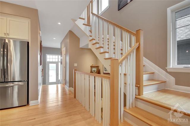 447 Kilspindie Ridge, Townhouse with 3 bedrooms, 4 bathrooms and 3 parking in Ottawa ON | Image 3