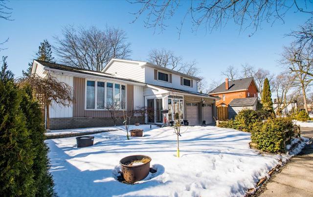 962 Clarkson Rd S, House detached with 4 bedrooms, 3 bathrooms and 4 parking in Mississauga ON | Image 1