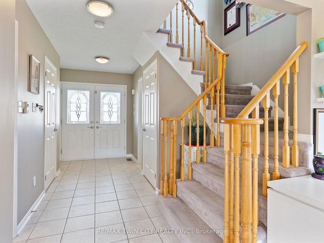 7 Moffat Crt, House detached with 3 bedrooms, 4 bathrooms and 6 parking in Brantford ON | Image 38