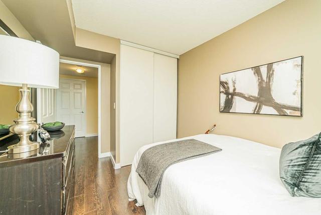 1712 - 18 Lee Centre Dr, Condo with 3 bedrooms, 2 bathrooms and 2 parking in Toronto ON | Image 9