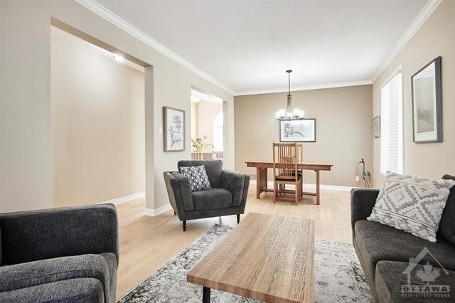 38 Rialto Way, House detached with 3 bedrooms, 3 bathrooms and 6 parking in Ottawa ON | Image 6