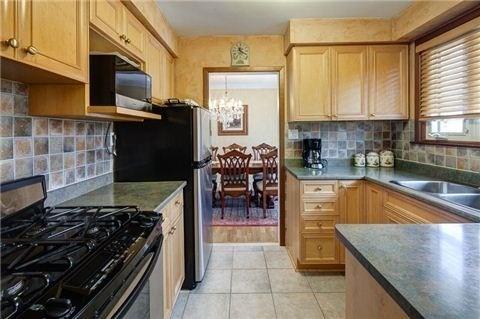 10 Oscar Crt, House detached with 3 bedrooms, 1 bathrooms and 4 parking in Toronto ON | Image 5