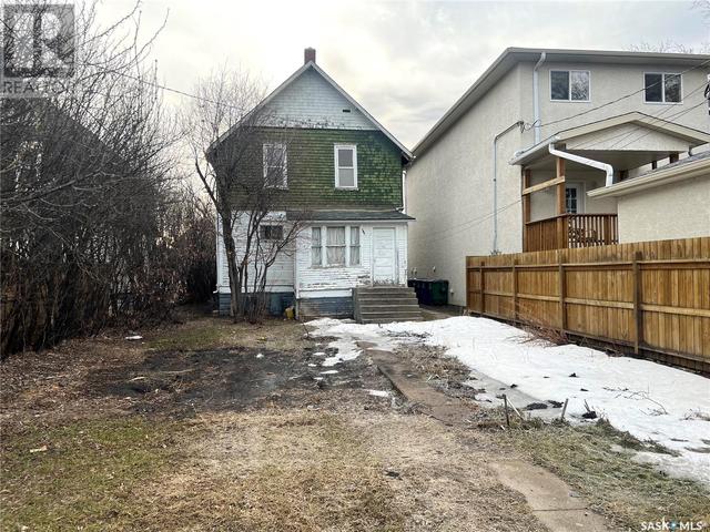 405 D Avenue S, House detached with 4 bedrooms, 1 bathrooms and null parking in Saskatoon SK | Image 2