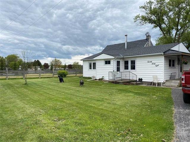 2048 Churchill Line, House detached with 1 bedrooms, 1 bathrooms and 8 parking in Sarnia ON | Image 9