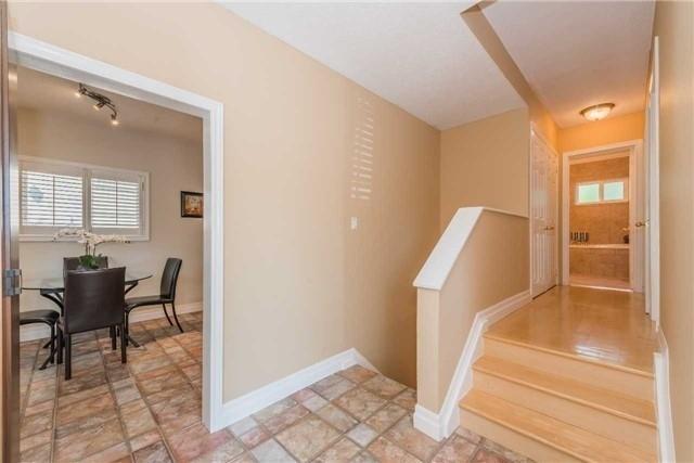 upper - 3724 Queenston Dr, House detached with 3 bedrooms, 1 bathrooms and 4 parking in Mississauga ON | Image 7
