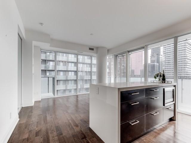 1502 - 65 St Mary St, Condo with 2 bedrooms, 2 bathrooms and 1 parking in Toronto ON | Image 6