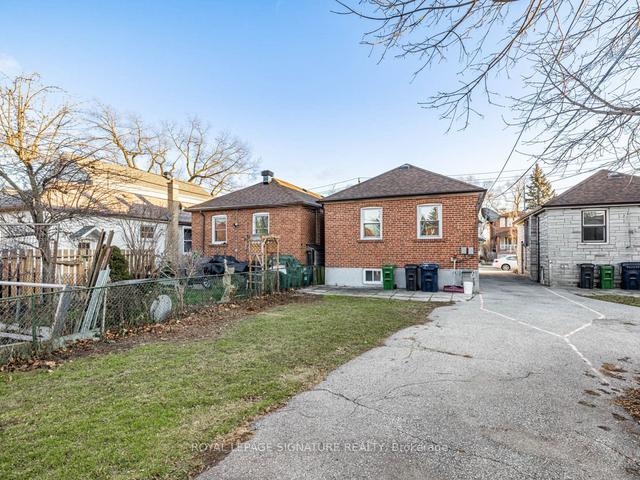 18 East Dr, House detached with 2 bedrooms, 2 bathrooms and 3 parking in Toronto ON | Image 32