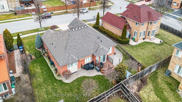 7 Roycrest St, House detached with 3 bedrooms, 2 bathrooms and 7 parking in Brampton ON | Image 10