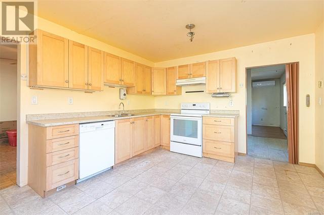 1356 Finlayson St, House detached with 3 bedrooms, 1 bathrooms and 2 parking in Victoria BC | Image 7