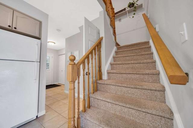 13 - 31 Schroder Cres, Townhouse with 3 bedrooms, 3 bathrooms and 2 parking in Guelph ON | Image 11