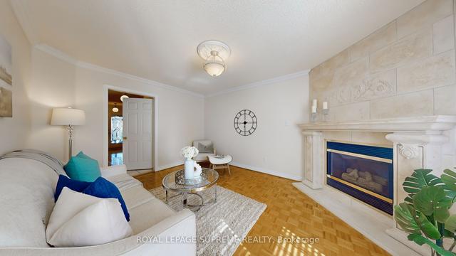 5842 Dalebrook Cres, House detached with 3 bedrooms, 4 bathrooms and 5 parking in Mississauga ON | Image 3