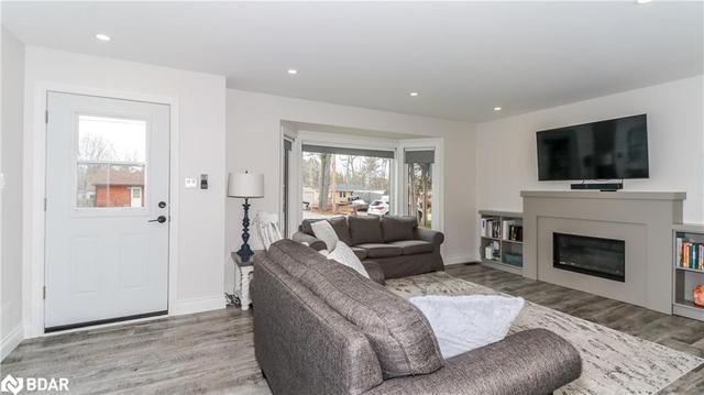 3914 Rosemary Lane, House detached with 3 bedrooms, 2 bathrooms and 5 parking in Innisfil ON | Image 7