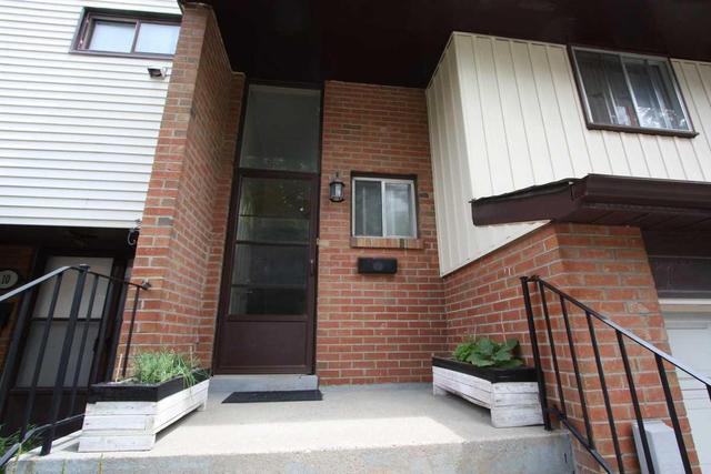 11 - 180 Mississauga Valley Blvd, Townhouse with 4 bedrooms, 2 bathrooms and 2 parking in Mississauga ON | Image 2