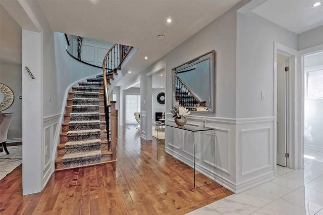 92 Trafalgar Sq, House detached with 4 bedrooms, 4 bathrooms and 4 parking in Vaughan ON | Image 23