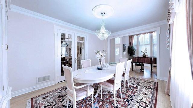8 Lawnview Dr, House detached with 5 bedrooms, 7 bathrooms and 9 parking in Toronto ON | Image 8