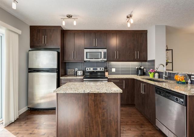 35 Aspen Hills Drive Sw, Home with 3 bedrooms, 3 bathrooms and 1 parking in Calgary AB | Image 15