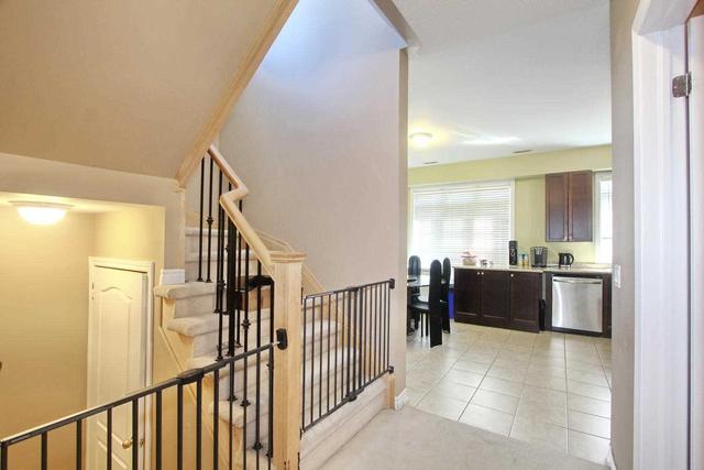 31 Harpreet Circ, House semidetached with 3 bedrooms, 4 bathrooms and 3 parking in Toronto ON | Image 5