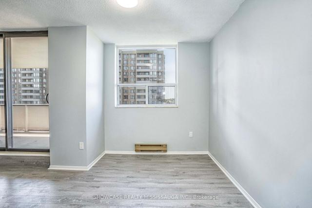 809 - 3 Lisa St, Condo with 3 bedrooms, 2 bathrooms and 1 parking in Brampton ON | Image 5