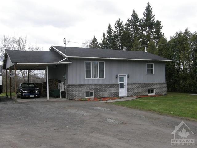17494 Headline Road, House detached with 3 bedrooms, 1 bathrooms and 10 parking in South Stormont ON | Image 1